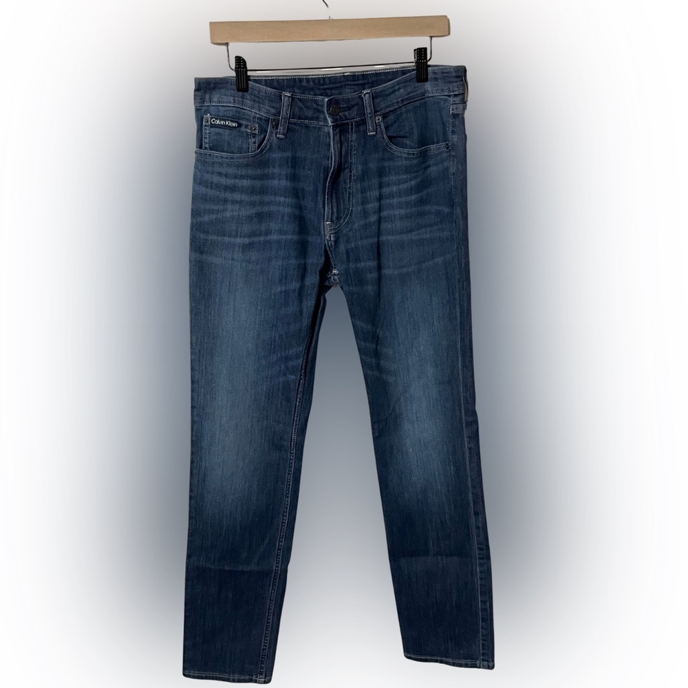 Calvin Klein MEN'S Slim Jeans 32x32, Dark Blue, Great for any occasion. Classic.